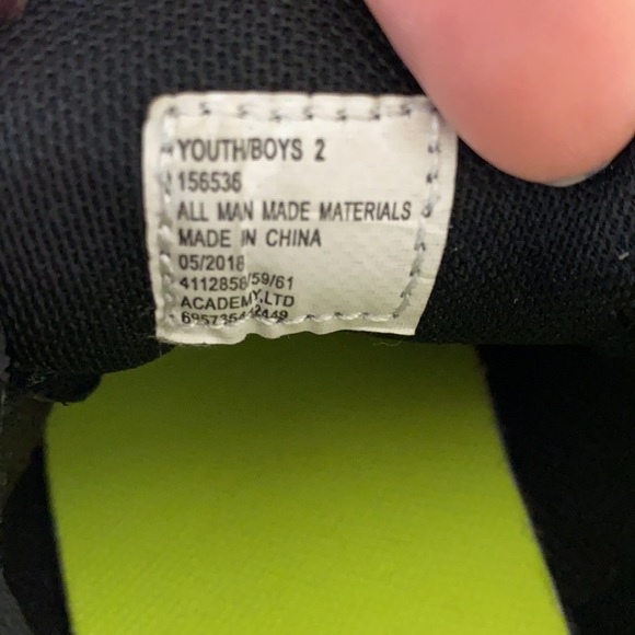 Rawlings Soccer shoes. Youth/boys size 2. - Picture 7 of 7